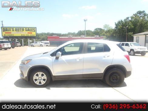 Used 2018 Chevrolet Trax LS FWD image 1