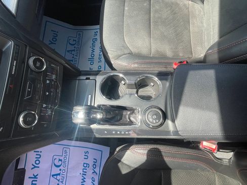 Used 2018 Ford Explorer XLT w/ Equipment Group 202A AWD/4WD image 20