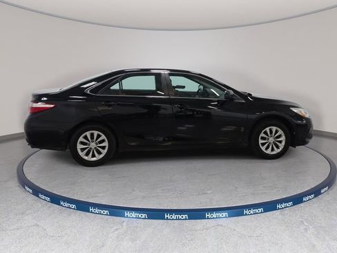 Used 2016 Toyota Camry LE image 5