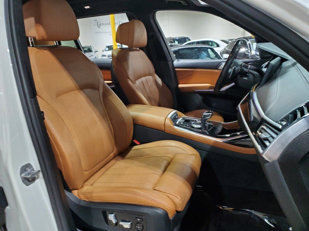Used 2019 BMW X7 xDrive50i w/ M Sport Package AWD/4WD image 14