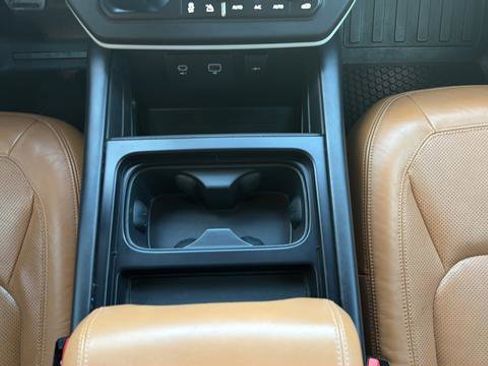 Used 2023 Land Rover Defender 130 SE image 26