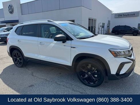 Certified 2023 Volkswagen Taos SE w/ Panoramic Sunroof Package image 3