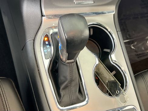 Used 2022 Jeep Grand Cherokee Laredo X image 17