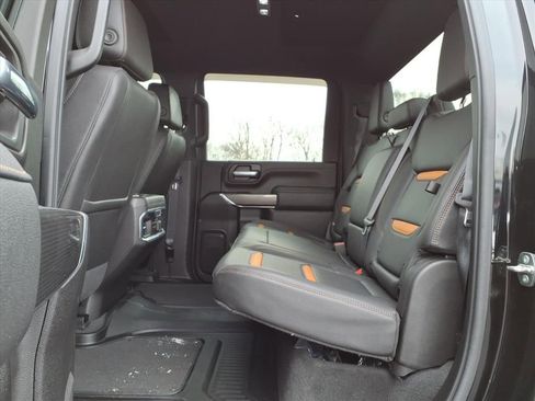 Used 2023 GMC Sierra 2500 AT4 image 29