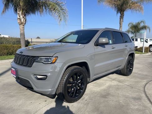 Used 2022 Jeep Grand Cherokee Laredo X image 4