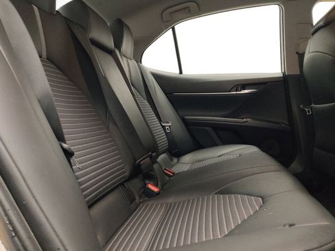 Used 2018 Toyota Camry SE image 19