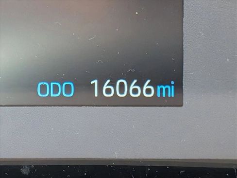 Used 2023 Toyota Corolla Cross L image 13