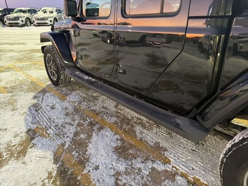 Used 2020 Jeep Gladiator Overland w/ Dual Top Group image 9