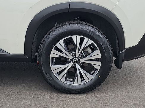 Used 2023 Nissan Rogue SV FWD image 34