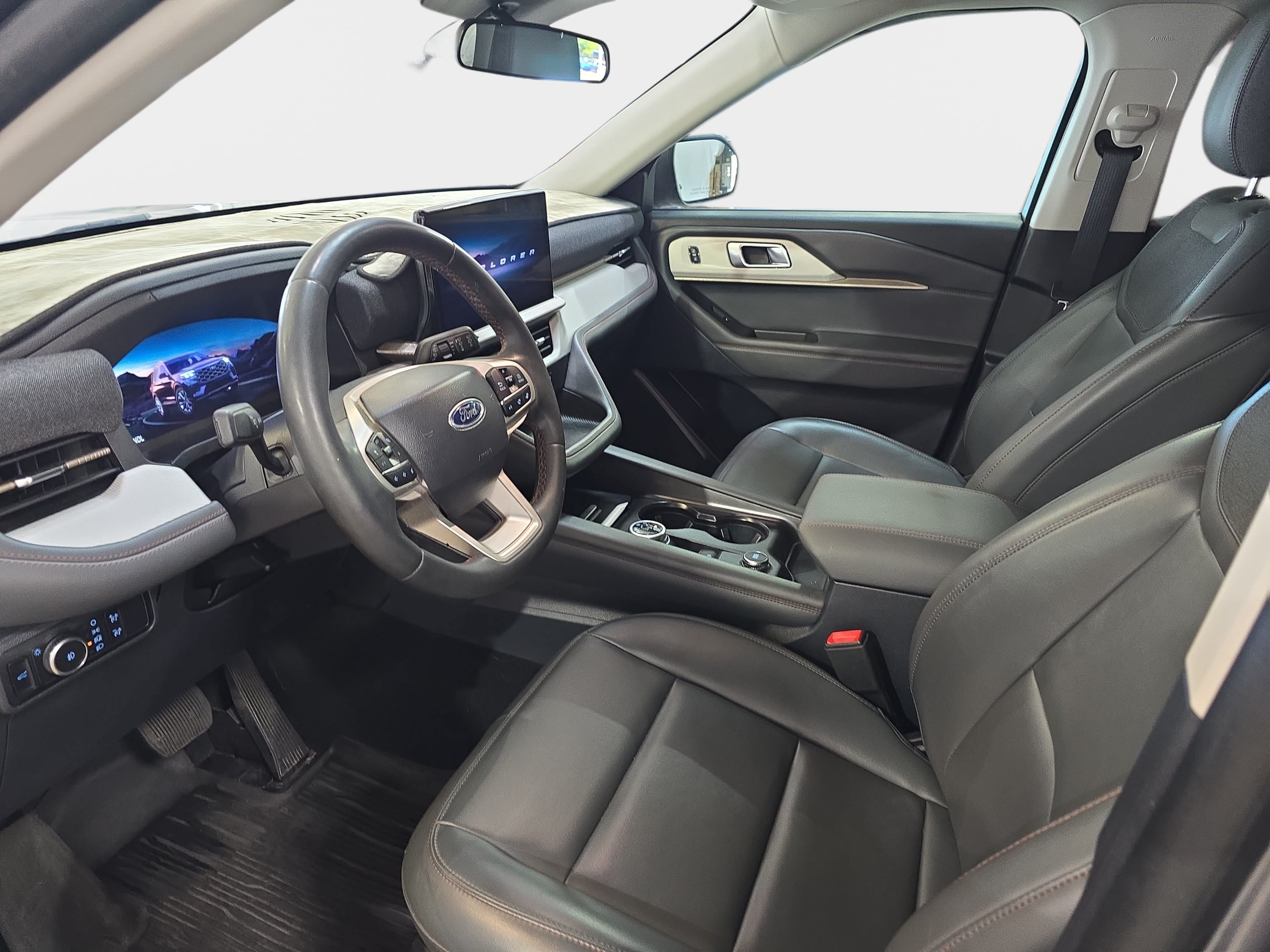 Used 2025 Ford Explorer Active w/ Active Comfort Package RWD image 13