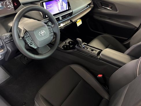New 2027 Toyota Prius XLE FWD image 10