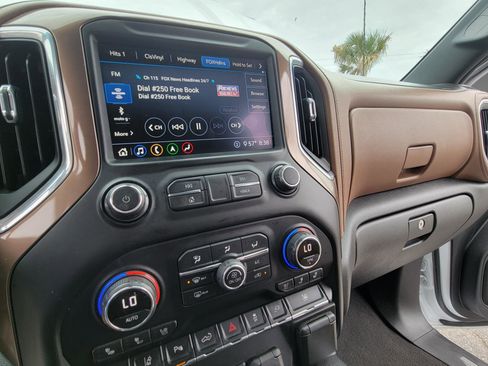 Used 2020 Chevrolet Silverado 3500 High Country image 33