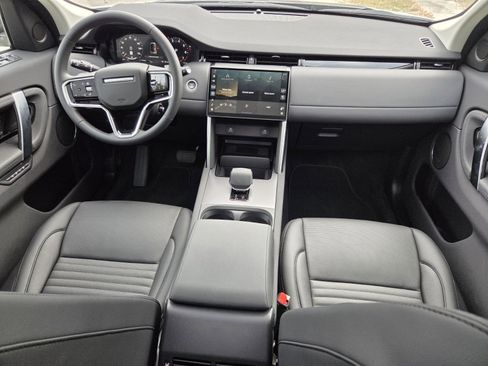 New 2025 Land Rover Discovery Sport S image 4