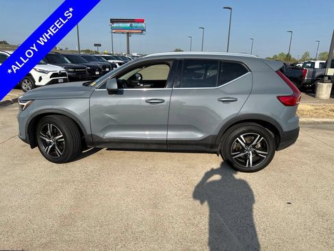 Used 2023 Volvo XC40 B5 Plus AWD/4WD image 3