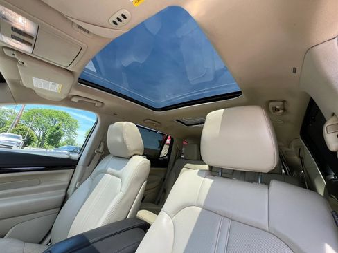 Used 2013 Lincoln MKT AWD image 17
