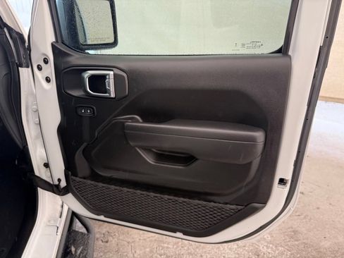 Used 2025 Jeep Gladiator Sport AWD/4WD image 14