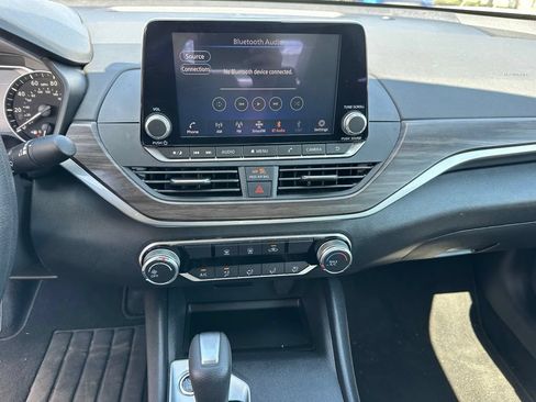 Used 2025 Nissan Altima 2.5 SV FWD image 26