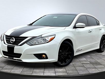 Used 2017 Nissan Altima 2.5 SL w/ Moonroof Package