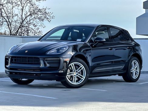 Certified 2022 Porsche Macan image 1