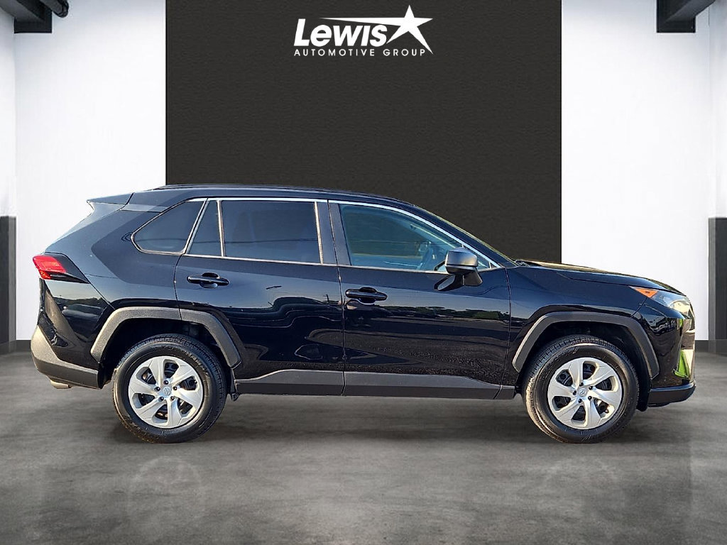 Used 2021 Toyota RAV4 LE FWD image 5