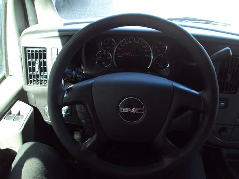 Used 2010 GMC Savana 1500 AWD image 17