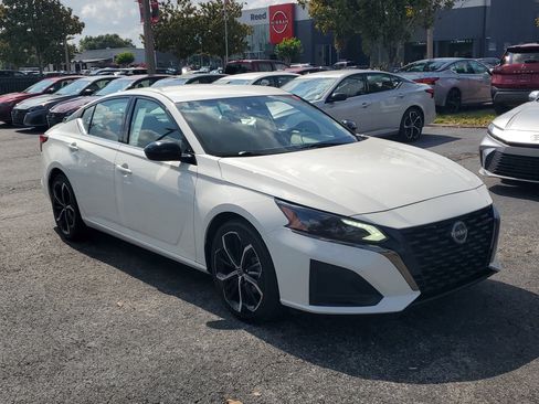 Certified 2024 Nissan Altima 2.5 SR FWD image 3