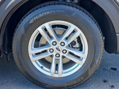 Used 2023 Ford Explorer XLT image 10