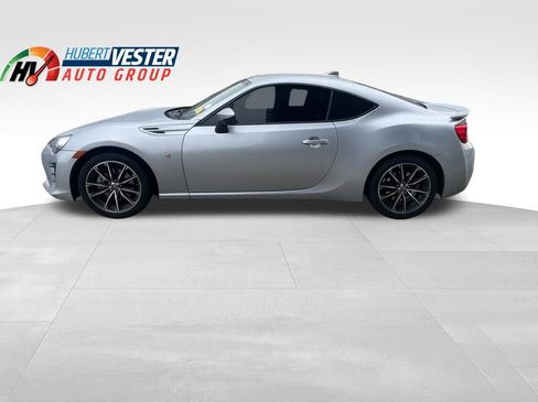Used 2017 Toyota 86 image 1