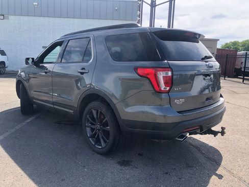 Used 2018 Ford Explorer XLT w/ Equipment Group 202A AWD/4WD image 5