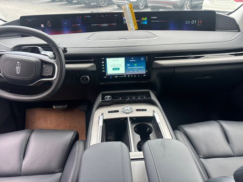 New 2026 Lincoln Navigator L Premier AWD/4WD image 29