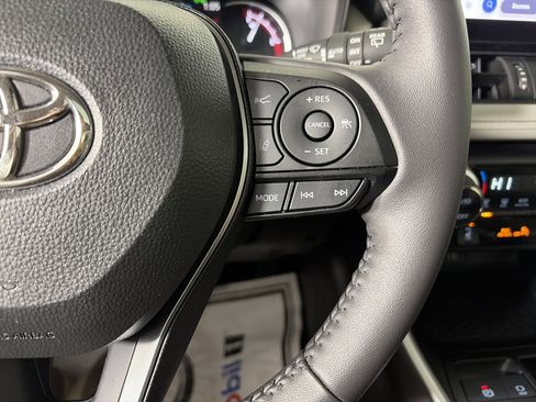 Used 2025 Toyota RAV4 XLE Premium image 17