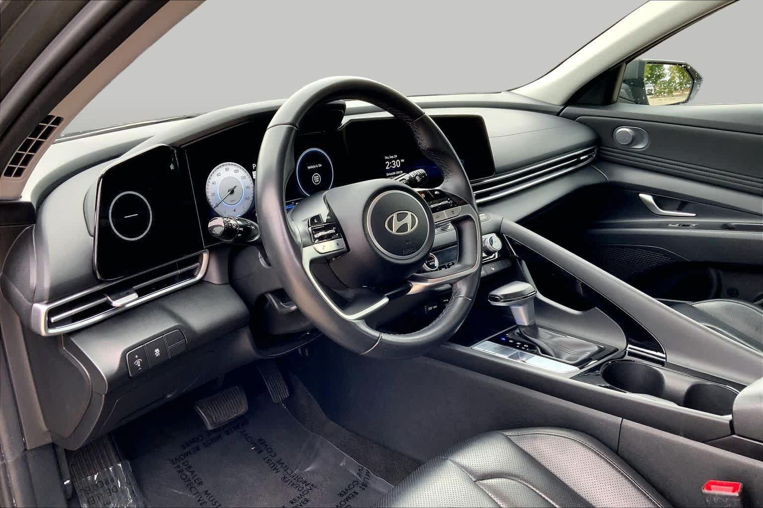Used 2025 Hyundai Elantra Limited FWD image 18