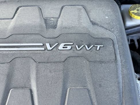 Used 2022 Jeep Cherokee Trailhawk w/ Comfort/Convenience Group AWD/4WD image 15