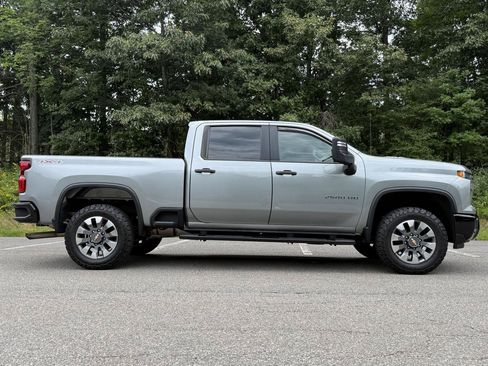 Used 2024 Chevrolet Silverado 2500 Custom w/ Custom Value Package AWD/4WD image 5