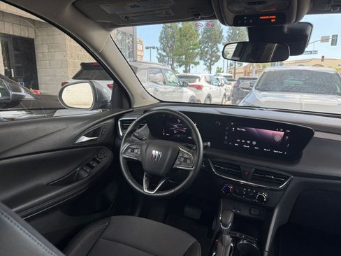 Used 2025 Buick Encore GX Preferred FWD image 34