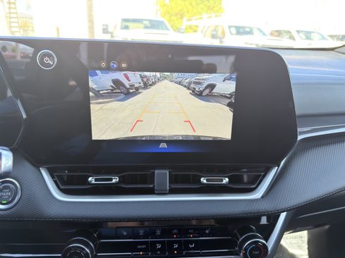 Used 2026 Chevrolet Equinox LT FWD image 34