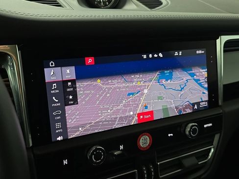 Certified 2025 Porsche Macan AWD/4WD image 17