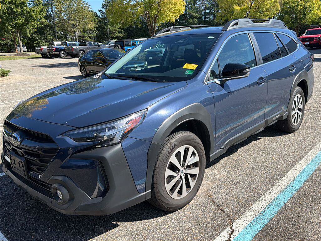 Used 2025 Subaru Outback Premium AWD/4WD image 1