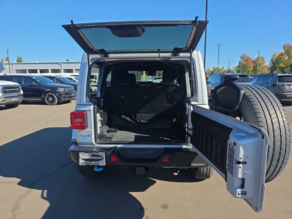 Used 2024 Jeep Wrangler Unlimited Sahara w/ Technology Group AWD/4WD image 12
