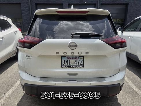 Used 2026 Nissan Rogue SV FWD image 3