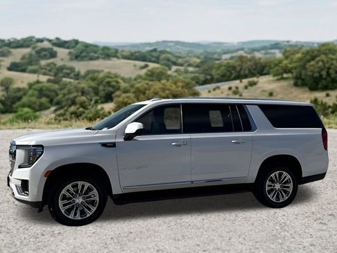 Used 2023 GMC Yukon XL SLT RWD image 4