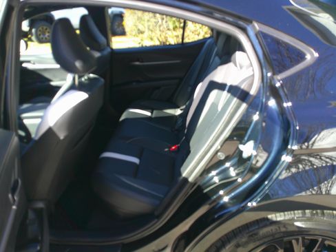 Used 2025 Toyota Camry SE image 29