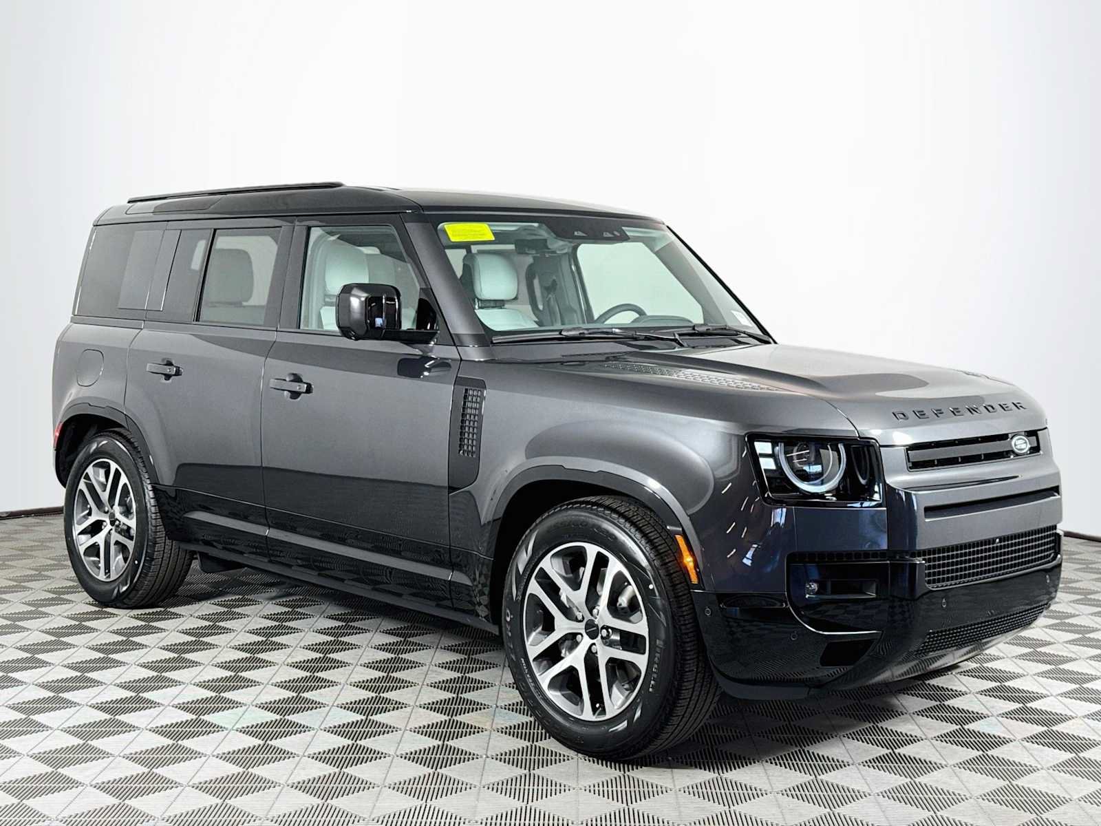 New 2026 Land Rover Defender 110 X-Dynamic SE AWD/4WD image 3