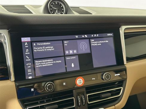 Certified 2026 Porsche Macan AWD/4WD image 21