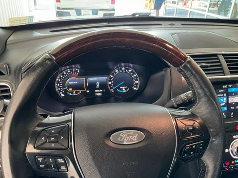 Used 2019 Ford Explorer Platinum AWD/4WD image 7