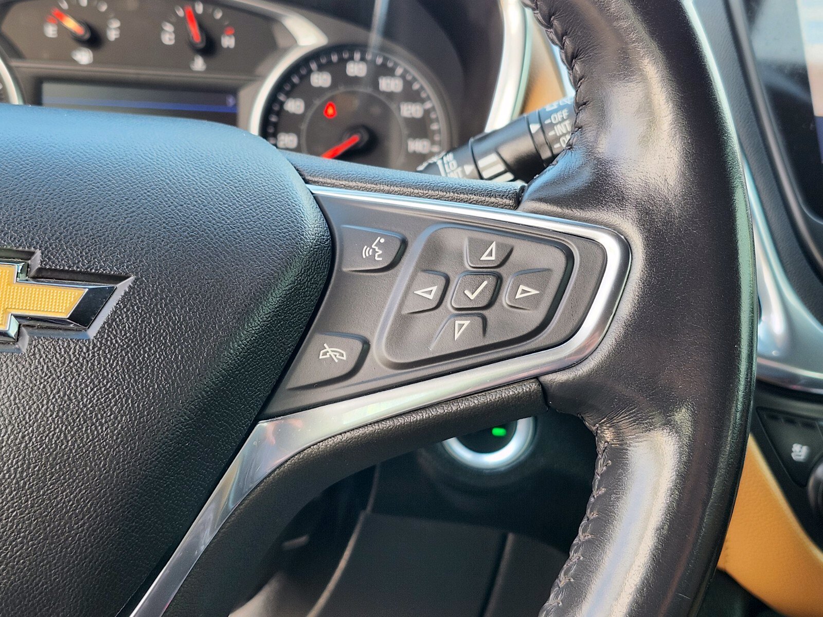 Used 2021 Chevrolet Equinox Premier FWD image 27