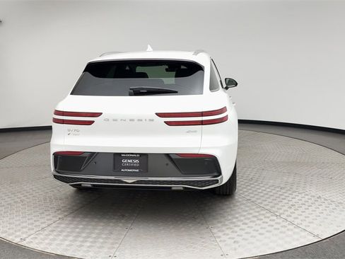 Used 2026 Genesis GV70 2.5T Advanced image 3