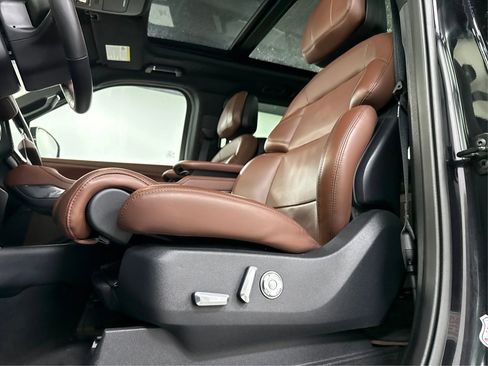 Used 2025 Lincoln Navigator Reserve image 19