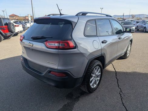 Used 2016 Jeep Cherokee Sport image 3