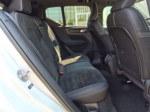 Used 2023 Volvo XC40 Recharge Ultimate AWD/4WD image 28